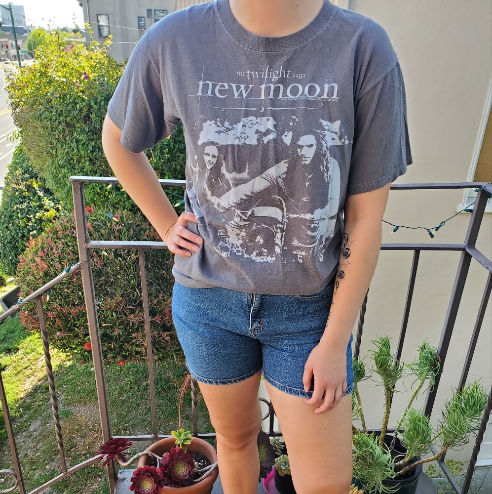 Vintage twilight New moon bella and Jacob shirt